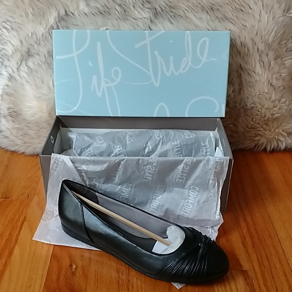 Life Stride Notorious Black flats, 3 available